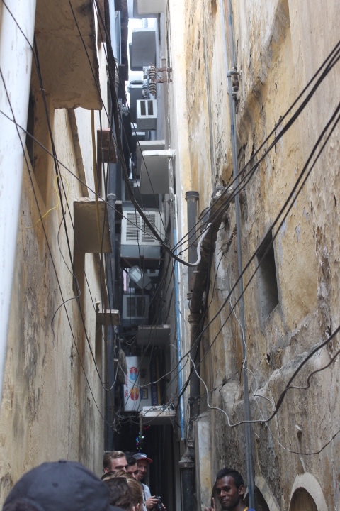 narrow-alley-delhi